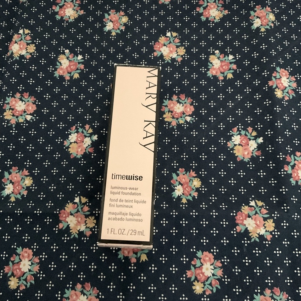 Mary Kay matte liquid foundation Ivory 6